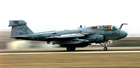 EA-6B Prowler à l'atterrissage à Aviano