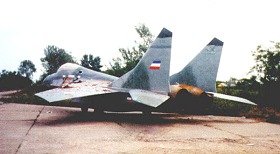 Leurre en bois de MiG-29, Serbie, avril 1999