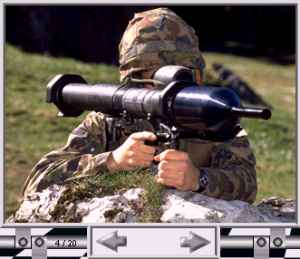 Extrait du CD-ROM: photo d'un fusilier prt  tirer une cartouche d'exercice avec son Panzerfaust
