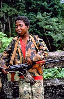 Enfant-soldat libérien de 12 ans