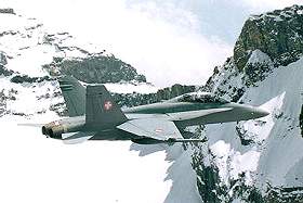 Les F/A-18 Hornet sont plus habitus aux Alpes!