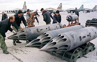Paniers lance-roquettes en prparation, base arienne de Mozdok, 17.11.99