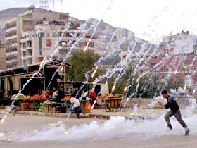 Nébulogènes d'un char israélien à Naplouse, 10.12.02