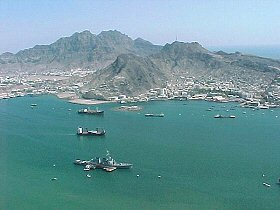 Le port d'Aden o a t attaqu l'USS Cole