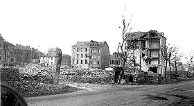 Destructions de la guerre: une vue de Brest en aot 1994