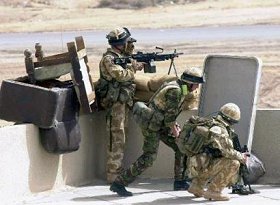 Soldats britanniques à Az Zubayr, 27.3.03