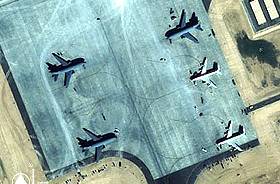 Base d'Al Udeid, janvier 2002 (image Space Imaging)