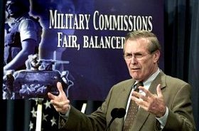 Le Secrtaire  la Dfense Donald Rumsfeld