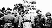 Le gnral George S. Patton avec des soldats de la 3e Arme